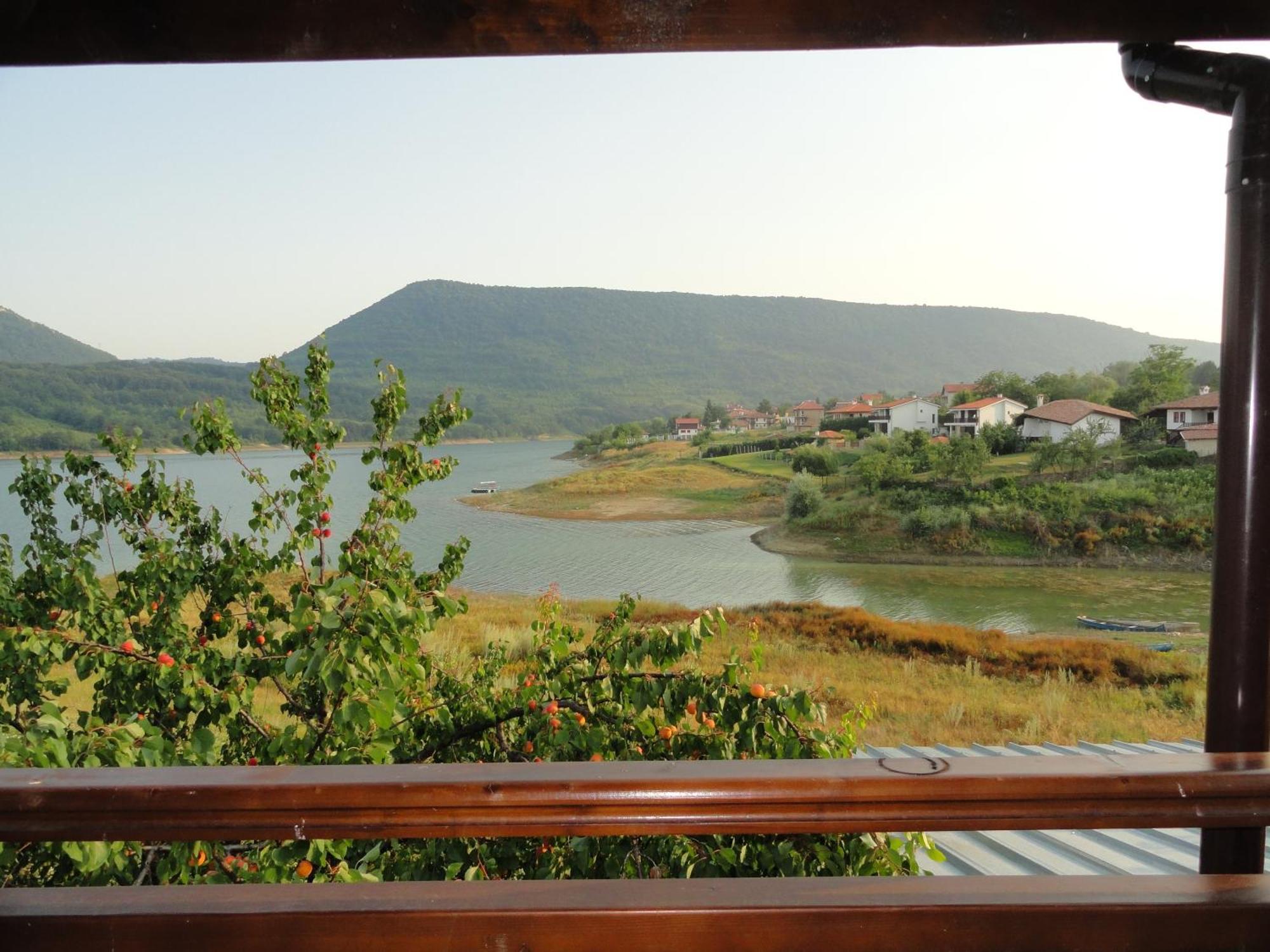 Family Hotel Belvedere Dŭlgopol 外观 照片