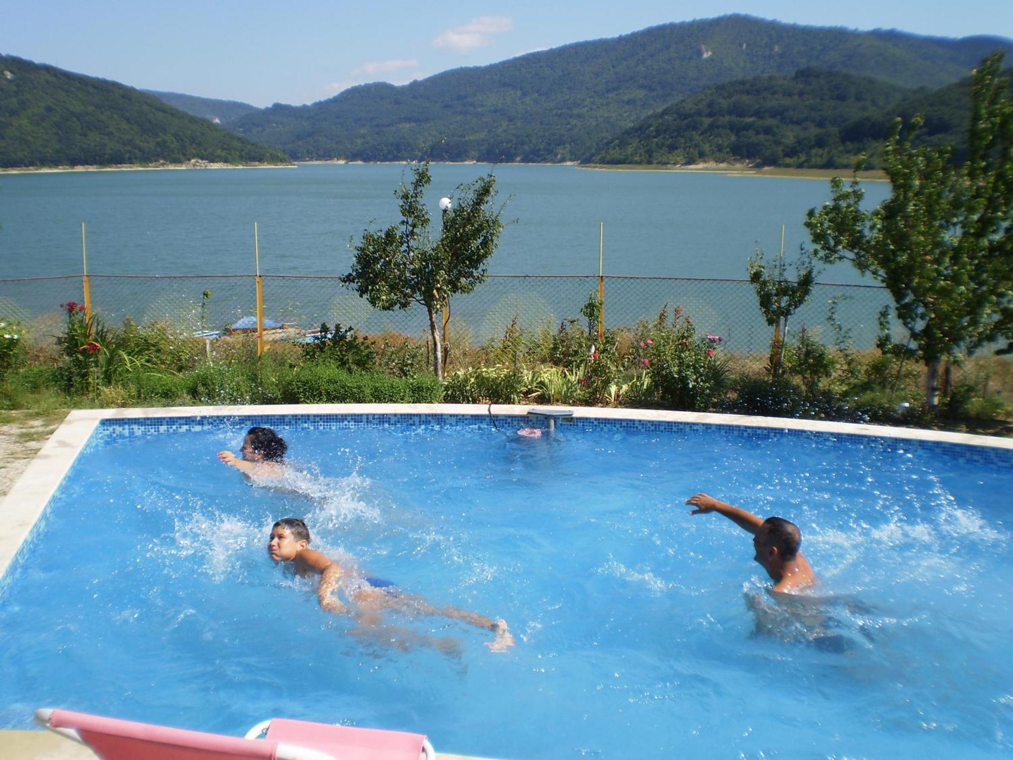 Family Hotel Belvedere Dŭlgopol 外观 照片