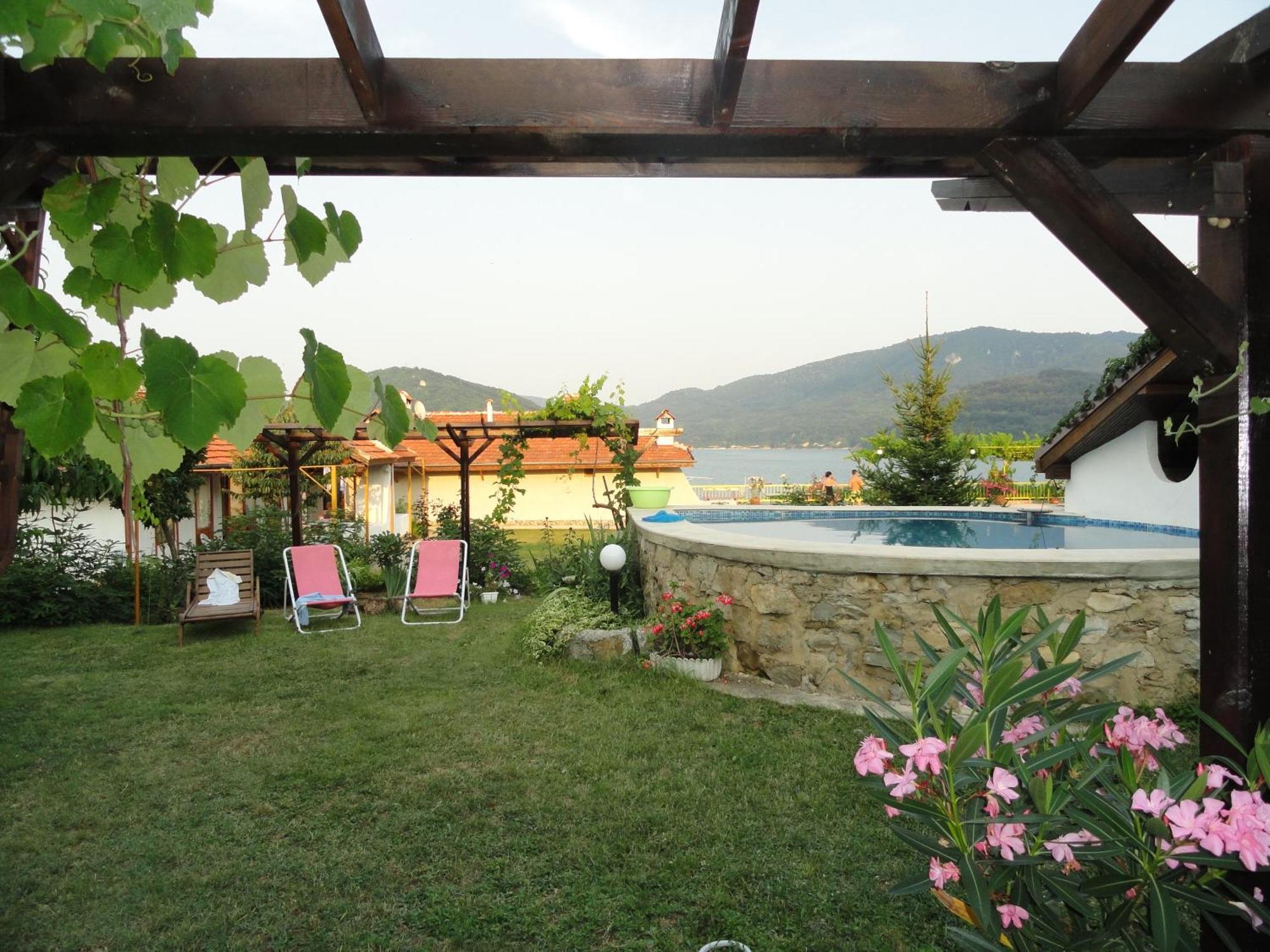 Family Hotel Belvedere Dŭlgopol 外观 照片