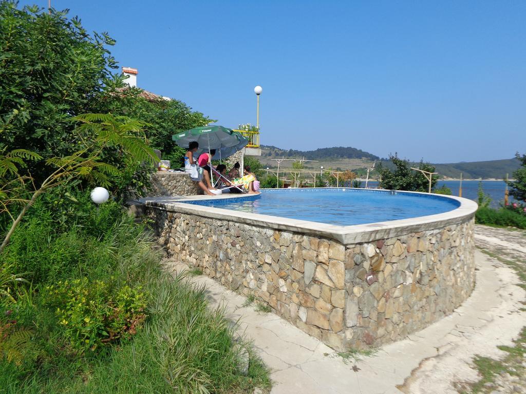 Family Hotel Belvedere Dŭlgopol 外观 照片