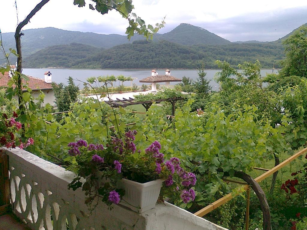 Family Hotel Belvedere Dŭlgopol 外观 照片