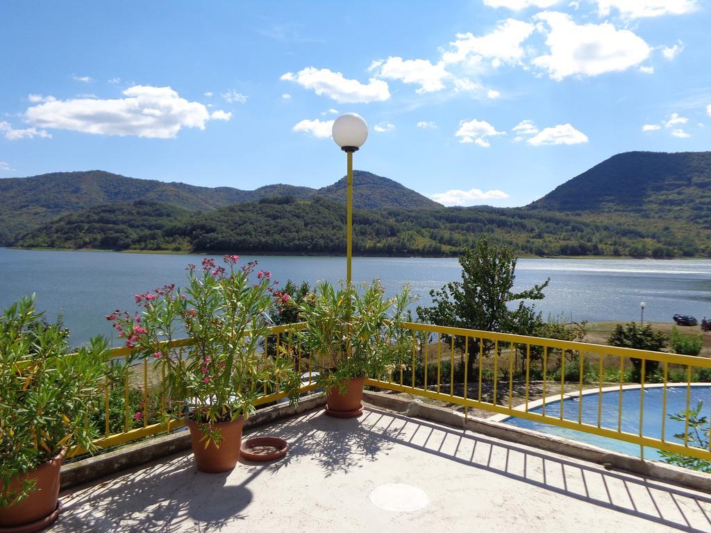 Family Hotel Belvedere Dŭlgopol 外观 照片