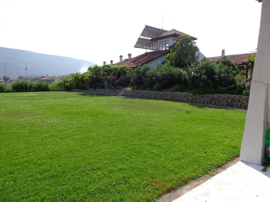 Family Hotel Belvedere Dŭlgopol 外观 照片