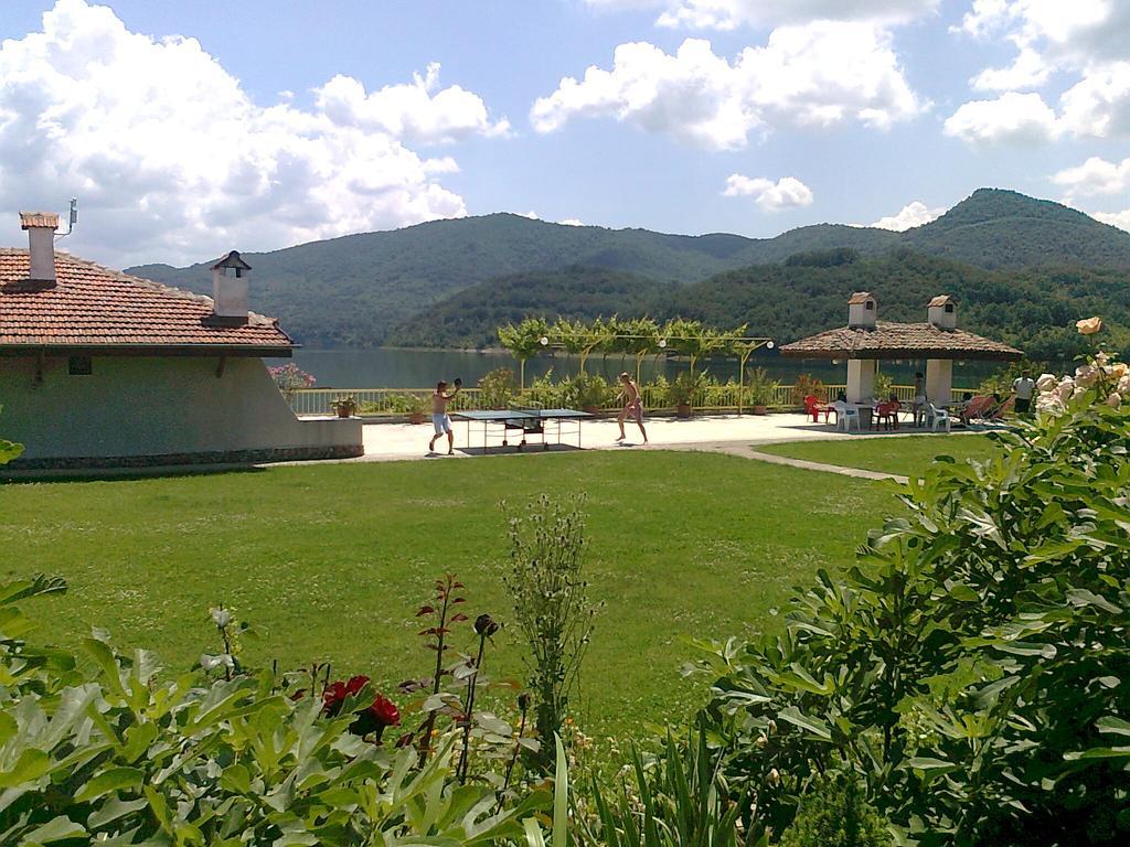Family Hotel Belvedere Dŭlgopol 外观 照片