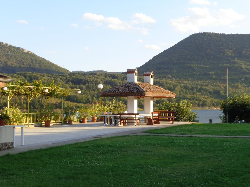 Family Hotel Belvedere Dŭlgopol 外观 照片