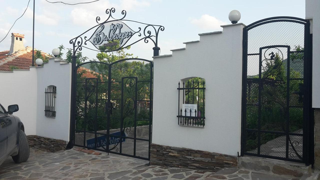 Family Hotel Belvedere Dŭlgopol 外观 照片