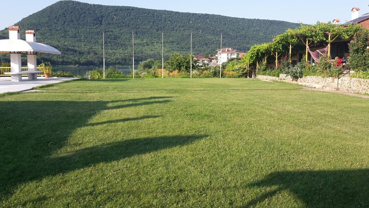 Family Hotel Belvedere Dŭlgopol 外观 照片